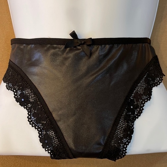 PINK Victoria's Secret Other - Victoria’s Secret ladies panties size medium NWT
